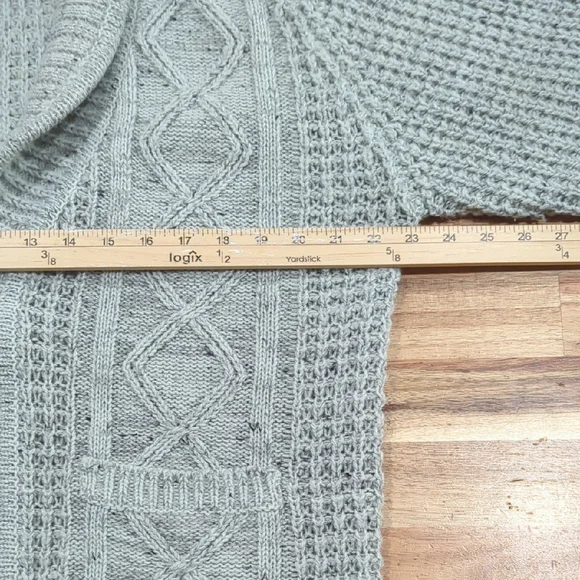 Vintage Oleg Cassini Gray Cable Knit Cardigan - Picture 12 of 12